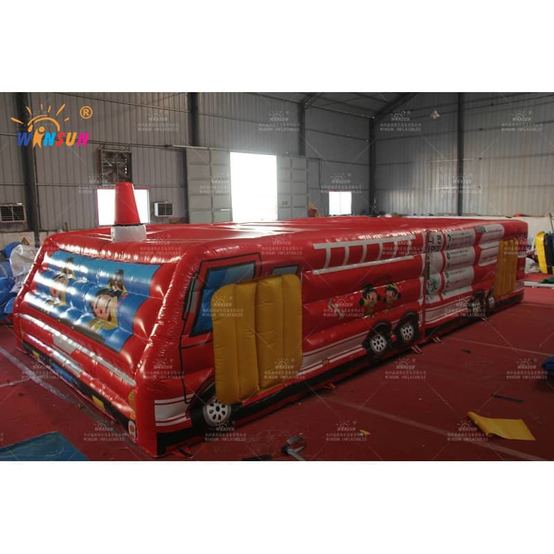 Parcours d’obstacles gonflable pour camion de pompier