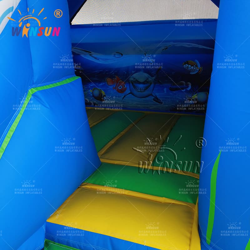 Château de saut gonflable avec toboggan design populaire