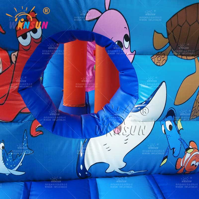 Parcours d’obstacles gonflables Le Monde de Nemo