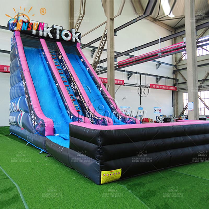 Toboggan aquatique gonflable avec piscine TikTok