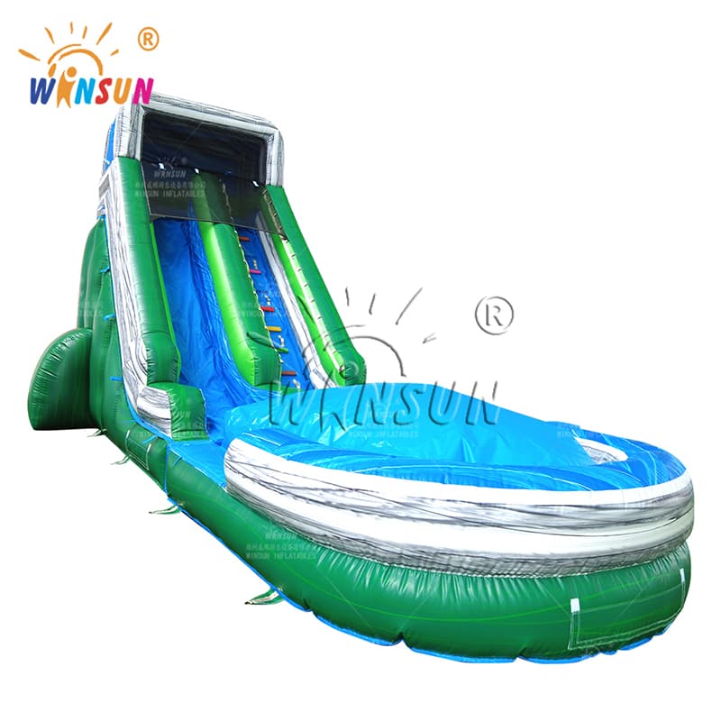 Toboggan aquatique gonflable en marbre vert